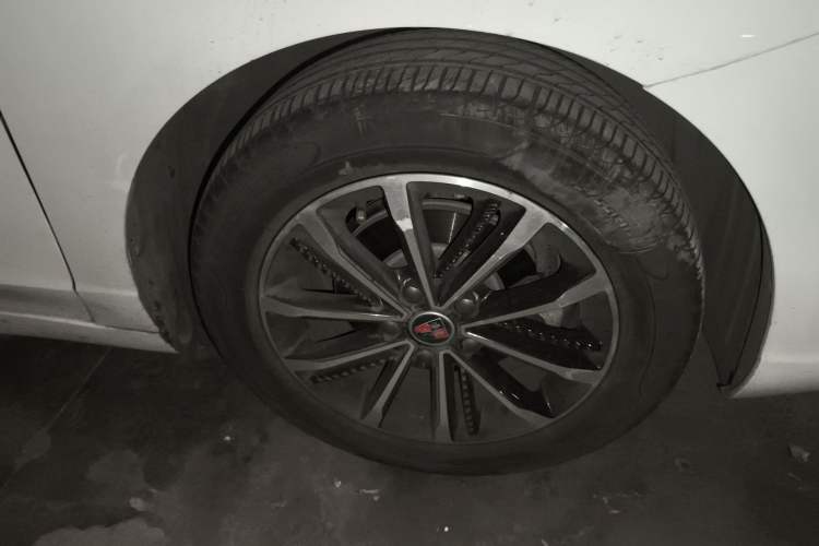 Used Roewe i5 2020 1.5L Automatic 4G Connect Luxury Flagship Edition
