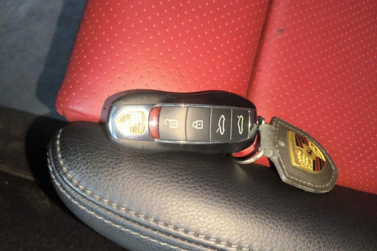 Used Porsche 718 2022 Cayman 2.0T Vehicle Key
