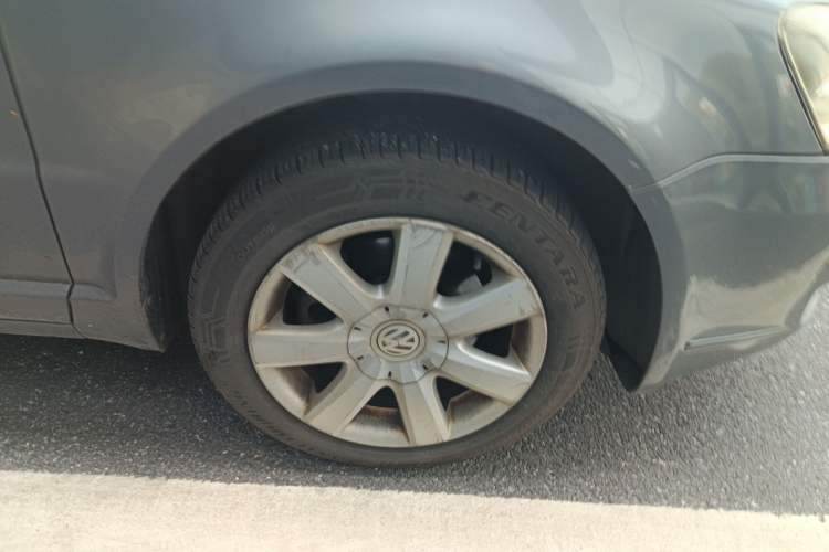 Used Volkswagen Passat 2009 1.8T Manual Luxury Model Right Front Wheel Hub