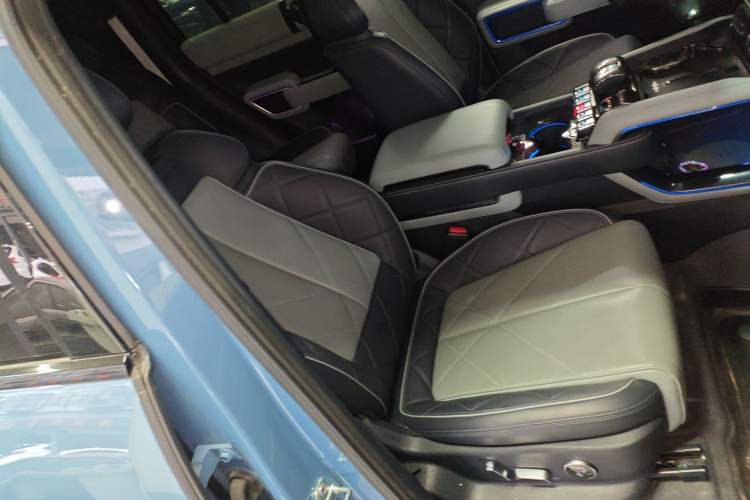 Used Formula Leopard Leopard 5 2023 Navigator Edition