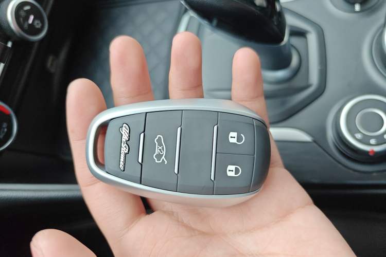 Used Alfa Romeo Giulia 2017 2.0T 280HP Luxury Edition Vehicle Key