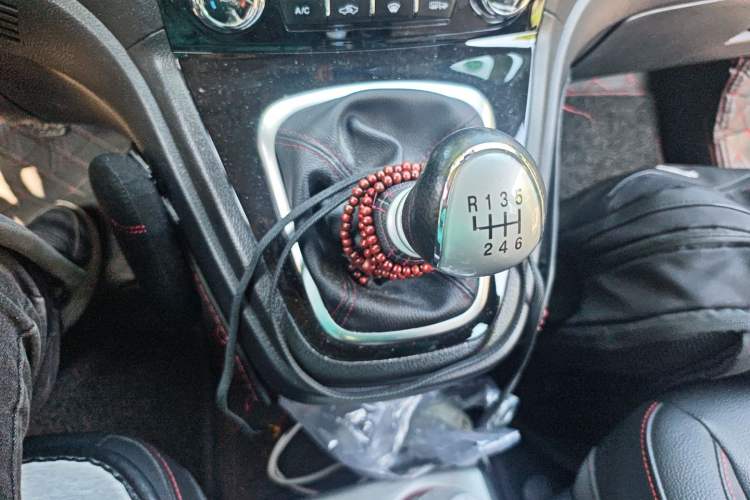 Used Haval H6 2016 Upgraded Model 1.5T Manual Two-Wheel Drive Elite Version Gear Lever