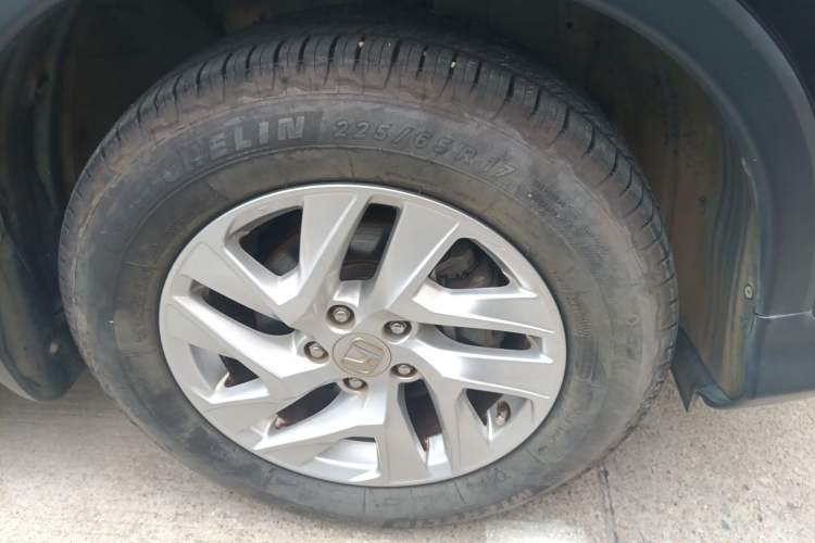 Used Honda CR-V 2015 2.4L two-wheel drive luxury version Right Front Wheel Hub