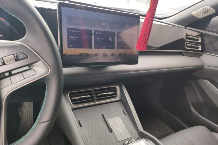 Used BYD Qin L 2024 DM-i 80KM Beyond Model Center Console