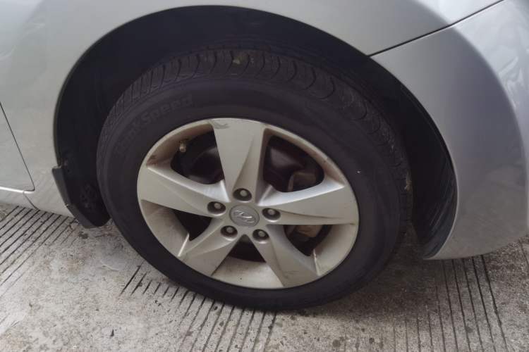 Used Hyundai Elantra (5th Generation / Langdong) 2012 1.6L Manual Leading Model Right Front Wheel Hub