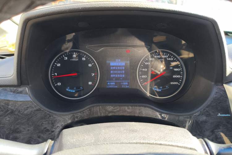 Used JAC Refine M4 2016 2.0L Manual Luxury Version