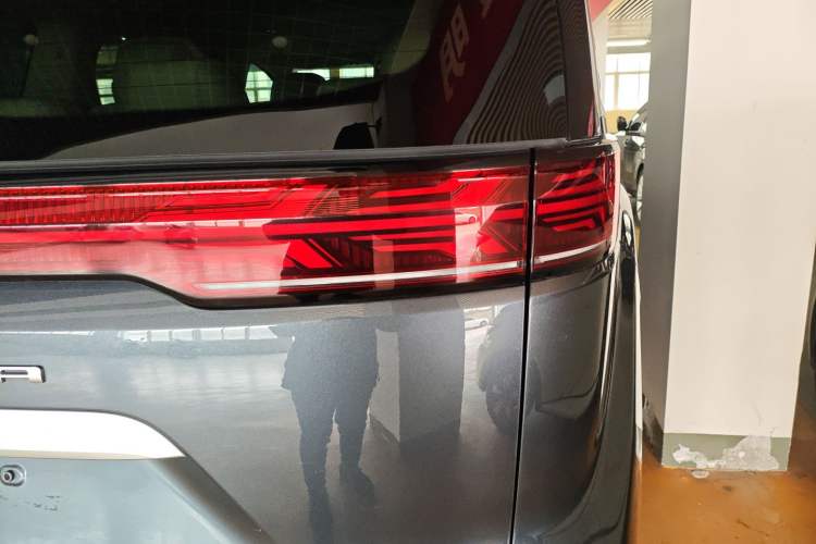 Used Denza D9 2025 DM-i Intelligent Drive 1020 Four-Wheel Drive Prestige Model
