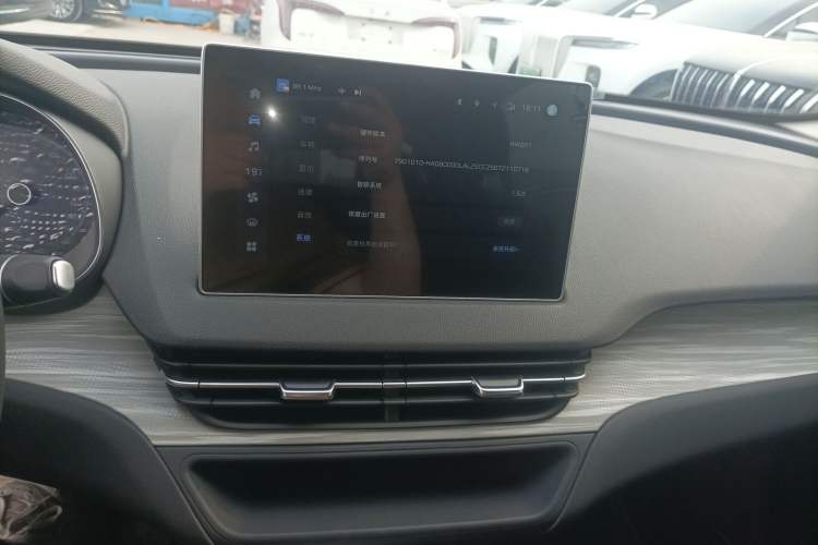 Used Hongqi E-QM5 2025 500km Range Commuter Version