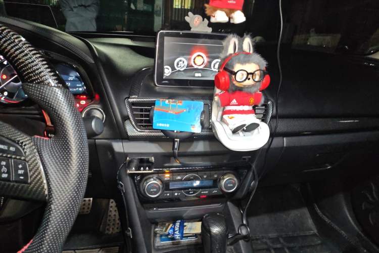 Used Mazda 3 Axela 2014 Sedan 2.0L Automatic Sport Model
