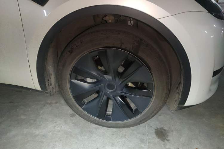 Used Tesla Model Y 2023 Rear-Wheel-Drive Version Right Front Wheel Hub