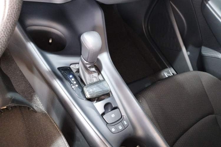 Used Toyota IZOA 2021 Dual-Motor 2.0L Yixiang Edition Gear Lever