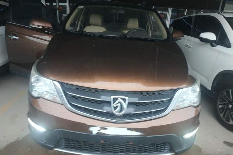 Used Baojun 730 2014 1.5L manual luxury trim 7 seats
