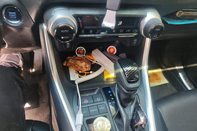 Used Toyota RAV4 2020 2.0L CVT Two-Wheel Drive Fashion Edition Gear Lever