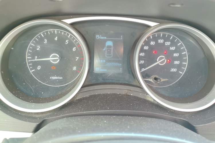 Used Baojun 730 2016 1.5L Manual Standard Version 7 Seats Odometer Close Up