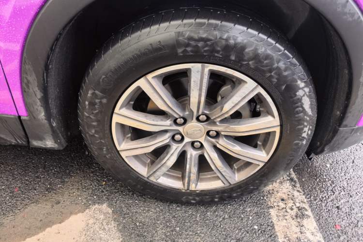 Used Cadillac XT4 2018 28T 4x4 Leading Sport Model Right Front Wheel Hub