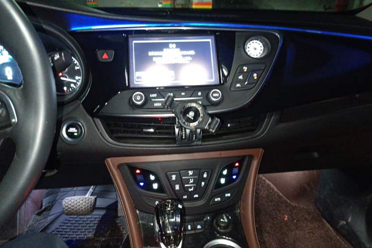 Used Buick Envision 2018 28T All-Wheel-Drive Versatile Sports Flagship Model Audio And AC Panel