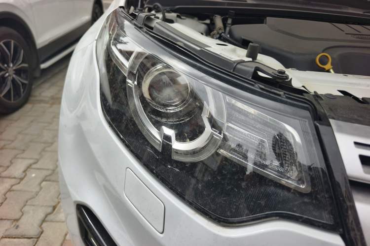 Used Land Rover Discovery Sport 2018 240 PS HSE Version Right Front Headlight