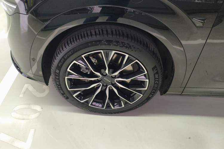 Used Zeekr 7X 2025 100 kWh Long-Range Rear-Wheel Drive with Intelligent Driving Features