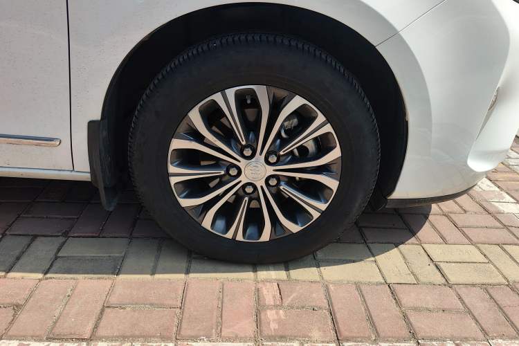 Used Buick GL8 2021 Land Cruiser Executive Class 652T Luxury Model Right Front Wheel Hub