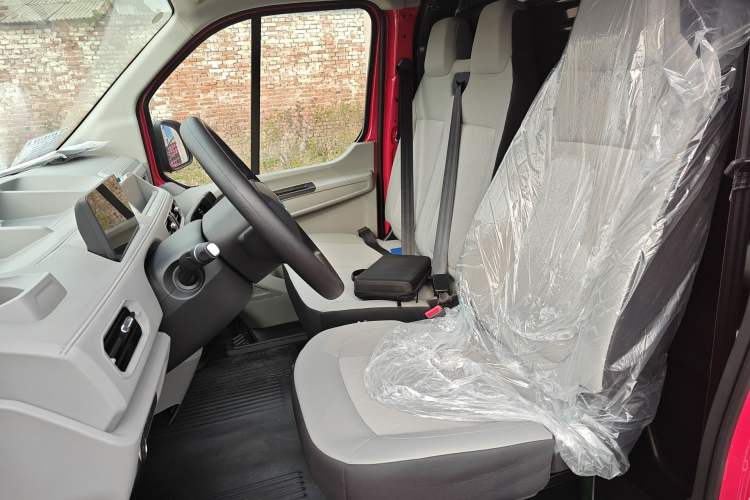 Used JMC E Fushun 2025 Model, Blind Window Version, 41.86 kWh, Short Axle, Low-roof, 3.0 tons
