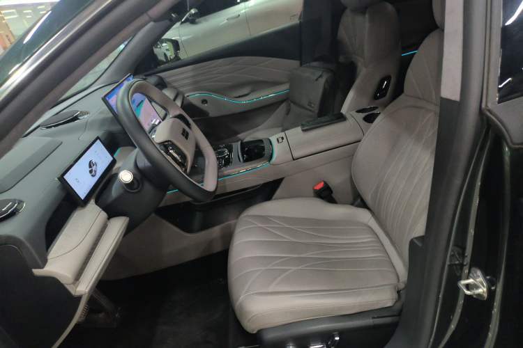 Used Geely Galaxy 8 2025 130km EM-P Starship Edition
