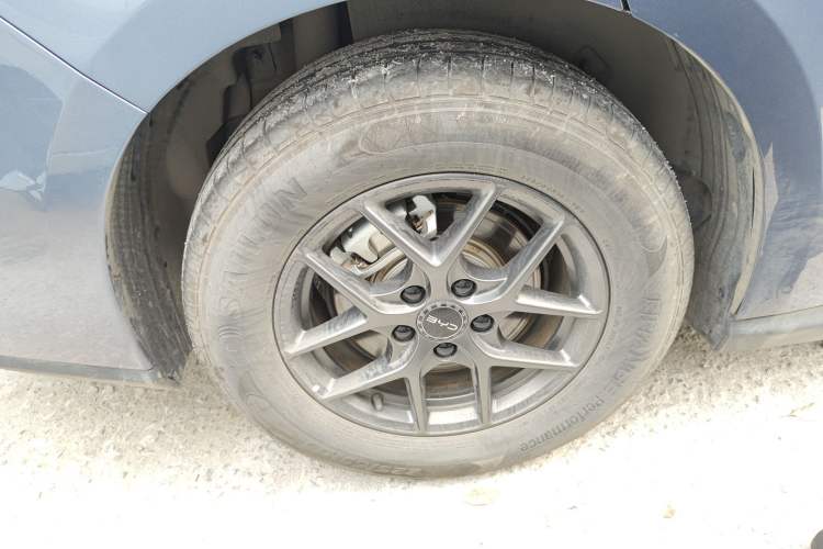 Used BYD Seal 06 New Energy 2024 DM-i 80KM Luxury Model Right Rear Wheel Hub