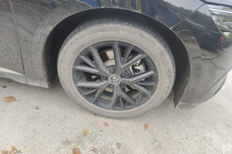 Used BYD Han 2025 DM-i 125KM Elite Model Right Front Wheel Hub