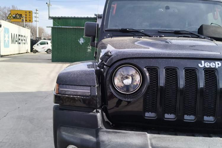 Used Jeep Wrangler 2016 3.0L Sahara 75th Anniversary Edition Right Front Headlight