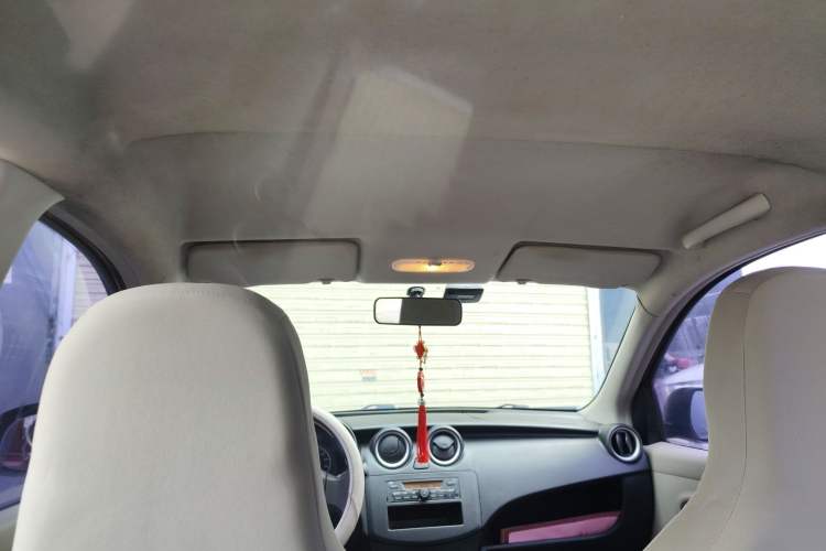 Used Venucia R30 2014 1.2L Manual Comfort Edition