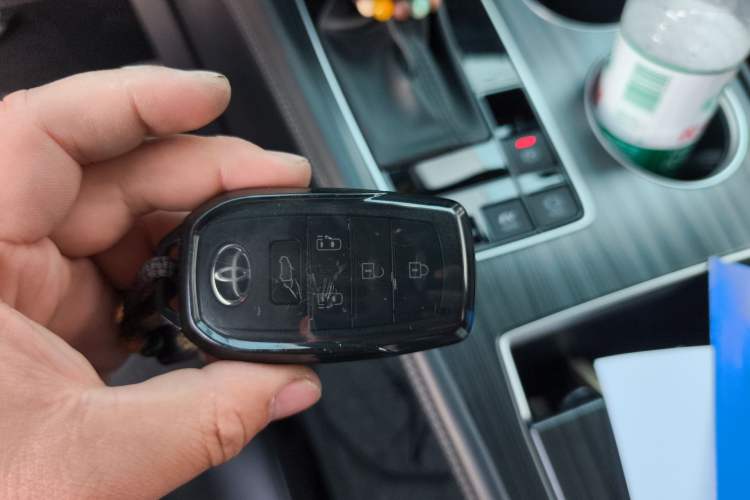 Used Toyota SIENNA 2024 2.5L Hybrid Four-Wheel Drive Prestige Edition Vehicle Key