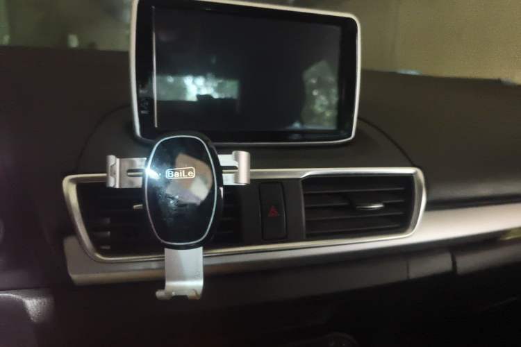 Used Mazda 3 Axela 2016 Sedan 1.5L Automatic Comfort Model
