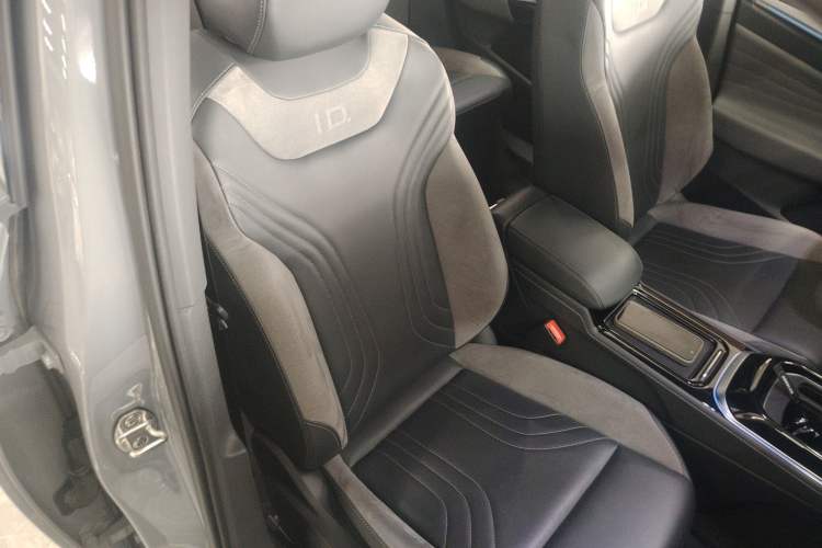 Used Volkswagen ID.4 CROZZ 2022 Long-Range PRO Edition Right Front Seat