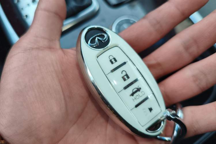 Used Infiniti Q70 2013 Q70L 2.5L Elegance Edition Vehicle Key