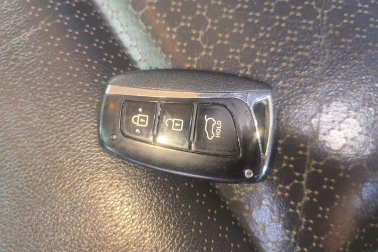 Used Hyundai Santa Fe 2013 2.4L Automatic Two-Wheel Drive Smart Version
