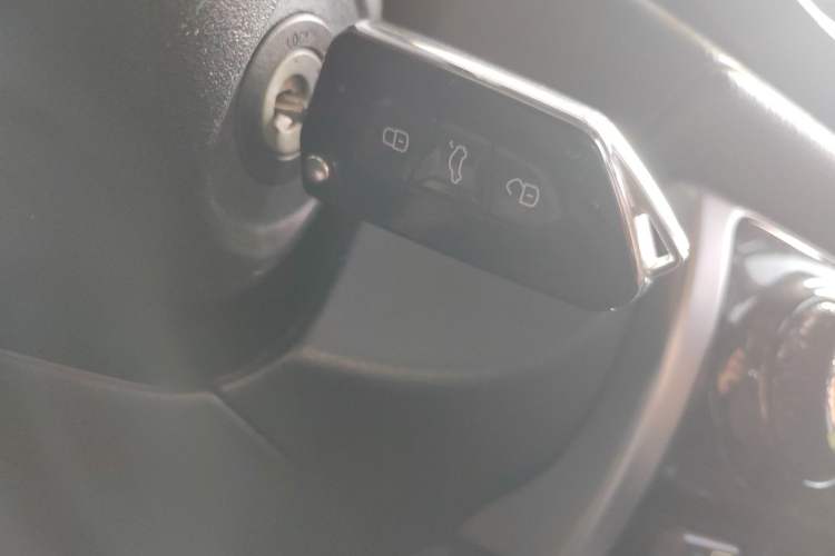 Used Toyota YARiS L Zhi Xuan 2022 1.5L CVT Leading PLUS Edition Vehicle Key