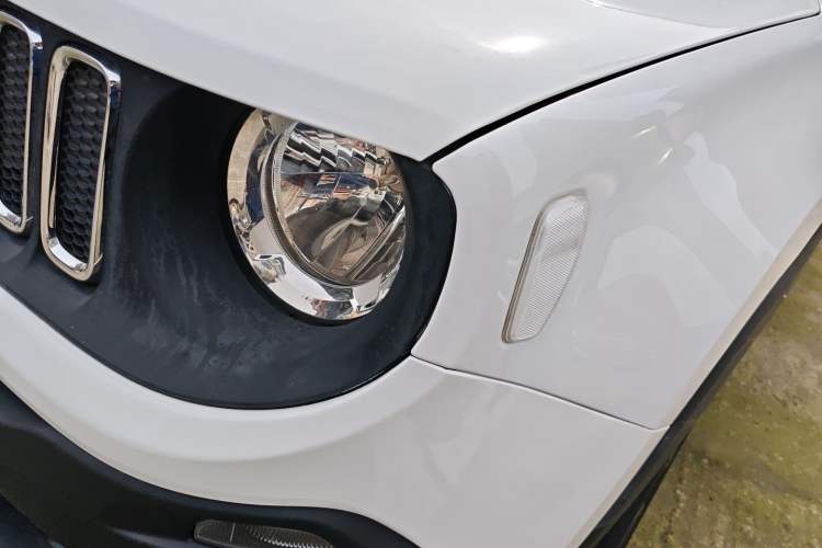 Used Jeep Renegade 2018 Connected Large Screen Version 180T Automatic Kinetic Edition+ Left Front Headlight