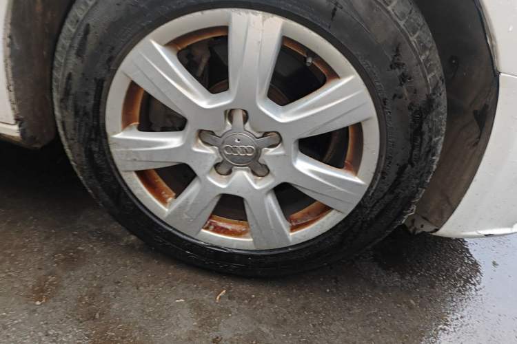 Used Audi A4L 2012 2.0 TFSI automatic standard version
