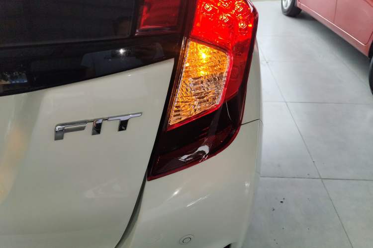 Used Honda Fit 2016 1.5L LXS CVT Comfort Sunroof Version
