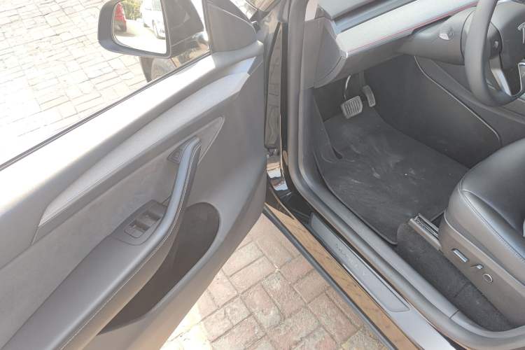 Used Tesla Model Y 2024 Rear-Wheel-Drive Version
