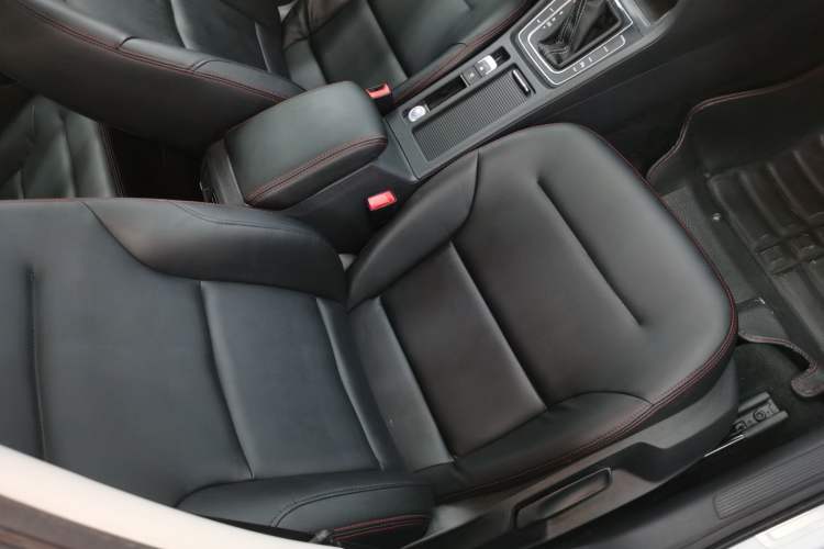 Used Volkswagen Golf 2017 1.6L Automatic Comfort Million-Vehicle Anniversary Edition