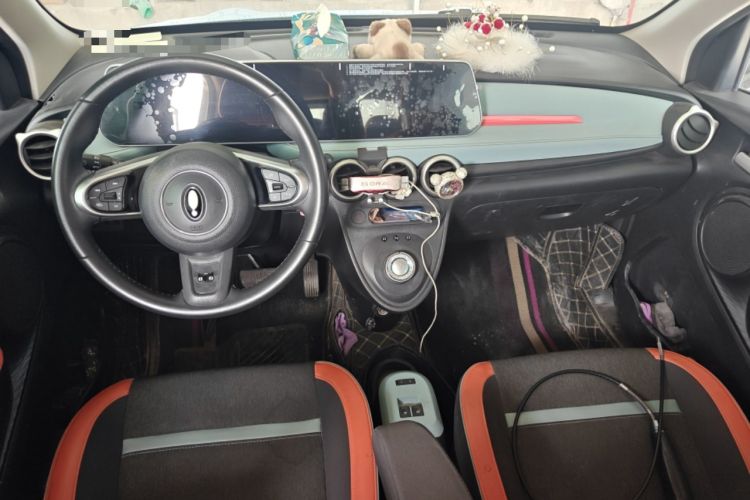 Used ORA Black Cat 2022 351 km Range Luxury Version Lithium-Ion Battery Center Console