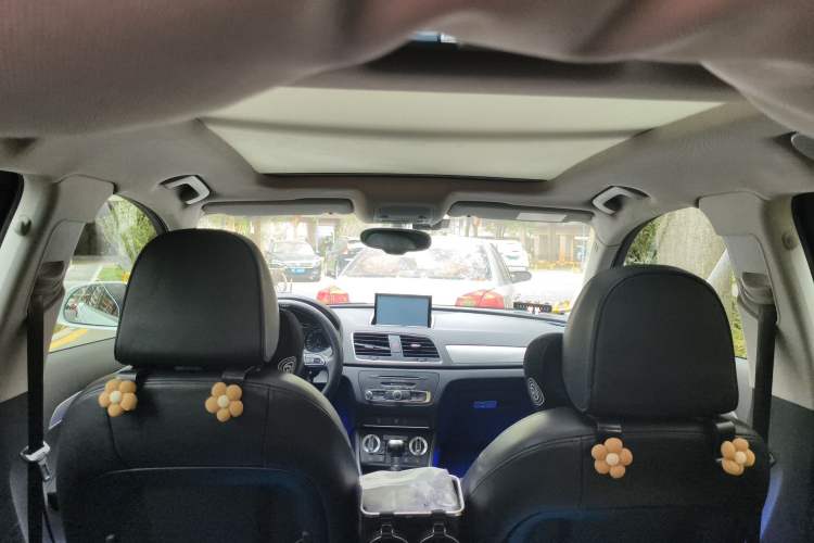 Used Audi Q3 2015 35 TFSI Comfort Model Headliner