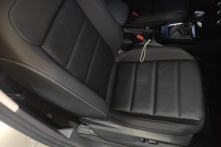 Used Volkswagen T-ROC 2022 280TSI DSG Two-Wheel Drive Comfort PLUS Right Front Seat