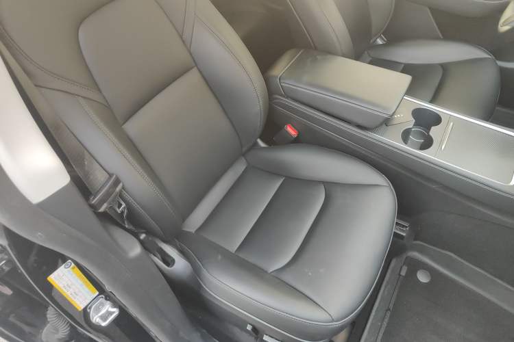 Used Tesla Model Y 2023 Long-Range All-Wheel-Drive Version
