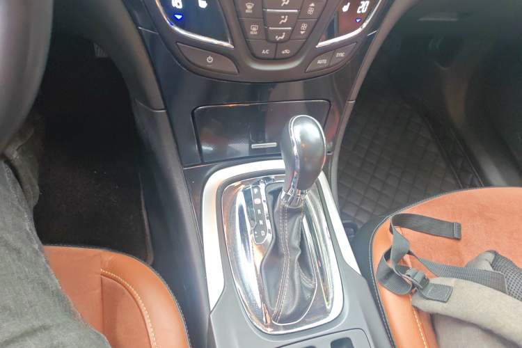 Used Buick Regal 2015 1.6T Elite Tech Model Gear Lever