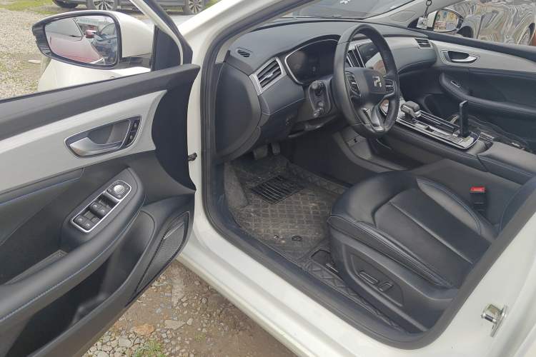 Used Rising ER6 2020 620 km Smart Edition Driver Seat