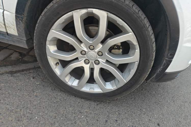 Used Land Rover Range Evoque 2018 240 PS SE DYNAMIC Smart Edition Right Front Wheel Hub