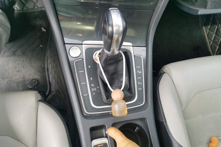 Used Volkswagen Golf 2017 230TSI Automatic Luxury Million-Vehicle Commemorative Edition Gear Lever