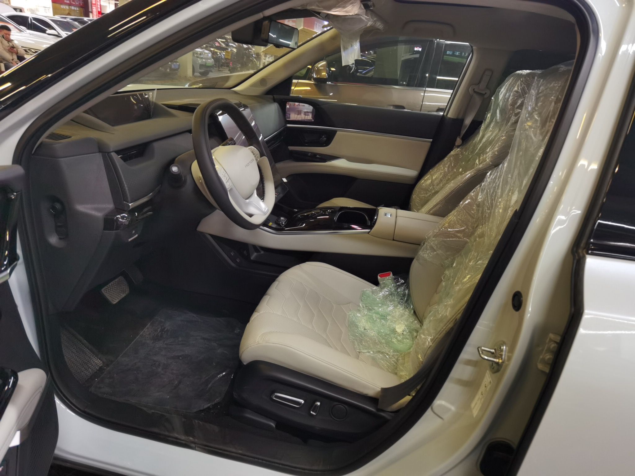 Переднее сиденье в автомобиле