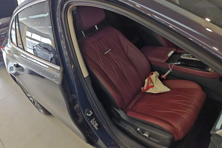 Used Hongqi H5 2023 2.0T Automatic Smart Connect Flagship Edition Right Front Seat